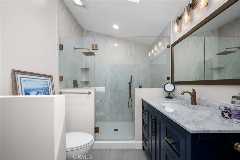 12391 Martha Ann Los Alamitos, CA 90720