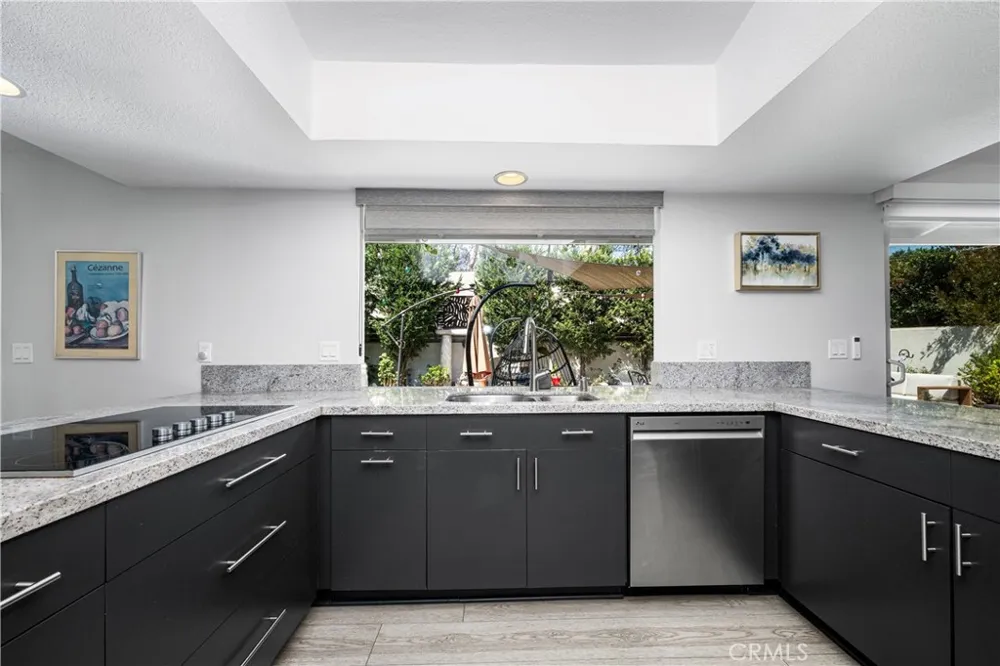 12391 Martha Ann Los Alamitos, CA 90720
