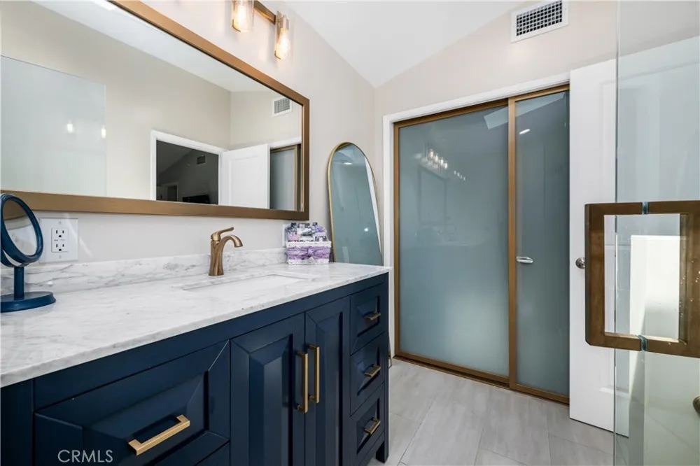 12391 Martha Ann Los Alamitos, CA 90720