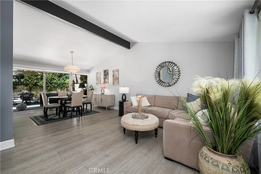 12391 Martha Ann Los Alamitos, CA 90720