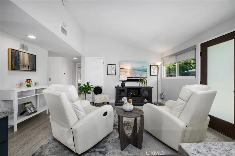 12391 Martha Ann Los Alamitos, CA 90720