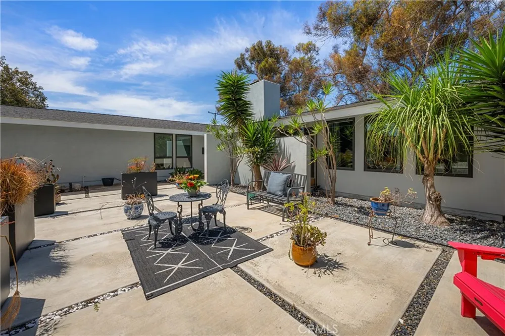 12391 Martha Ann Los Alamitos, CA 90720