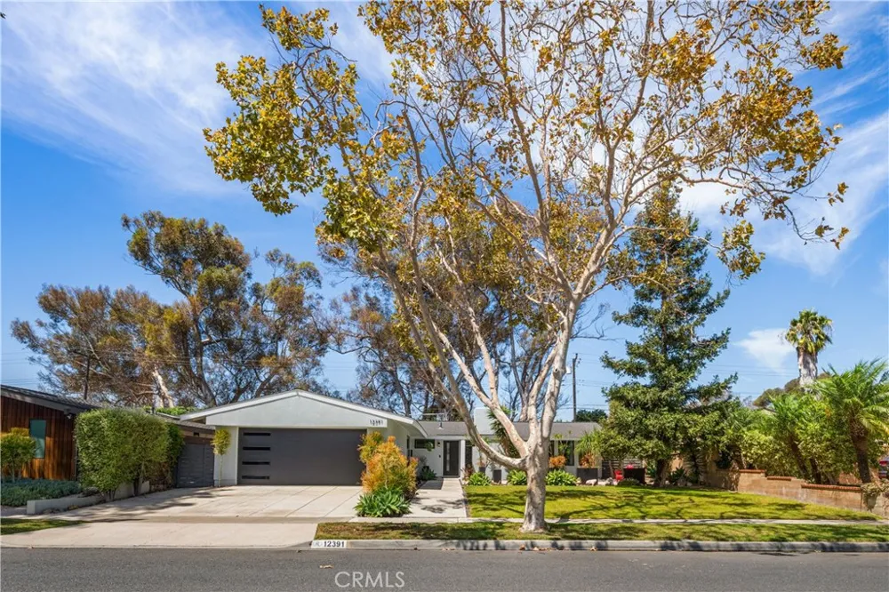 12391 Martha Ann Los Alamitos, CA 90720