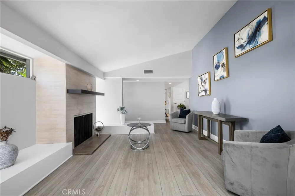 12391 Martha Ann Los Alamitos, CA 90720
