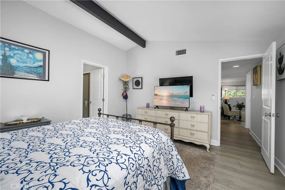 12391 Martha Ann Los Alamitos, CA 90720