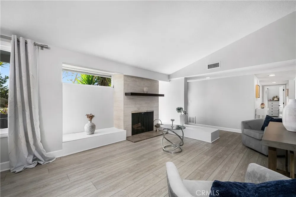 12391 Martha Ann Los Alamitos, CA 90720