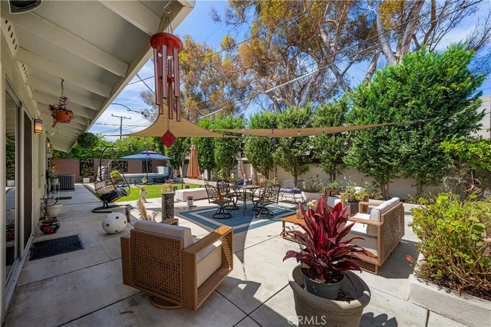 12391 Martha Ann Los Alamitos, CA 90720