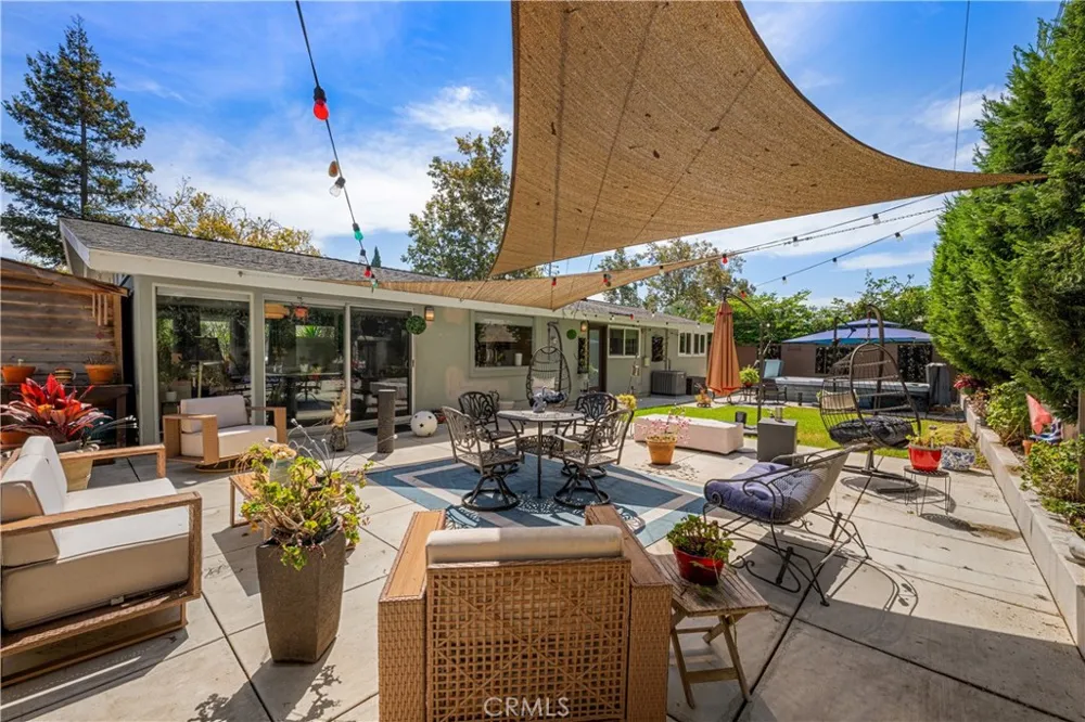 12391 Martha Ann Los Alamitos, CA 90720