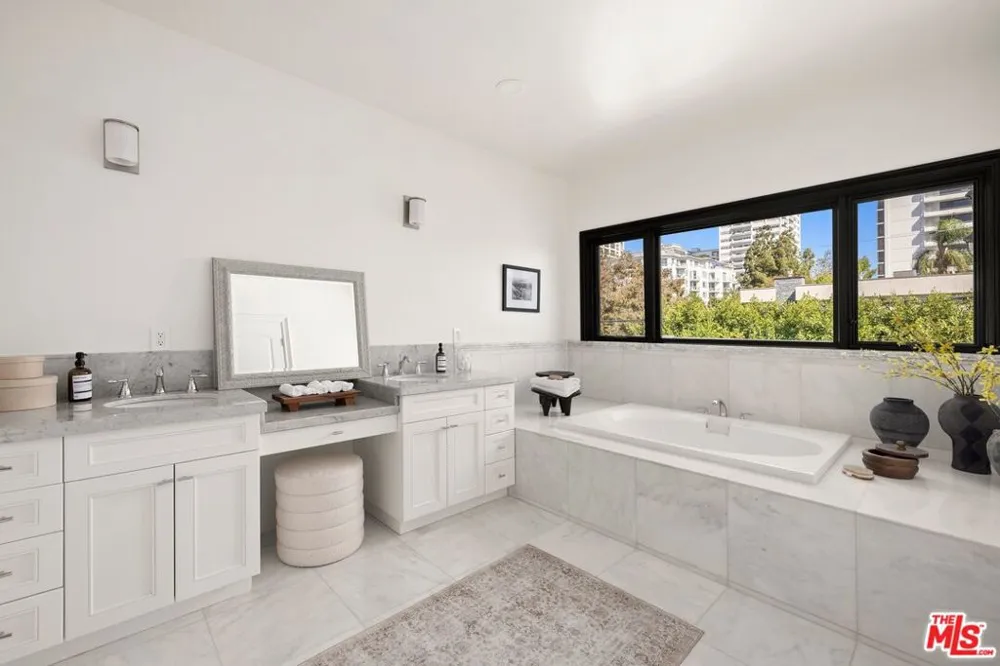 10669 Wellworth Avenue Los Angeles, CA 90024