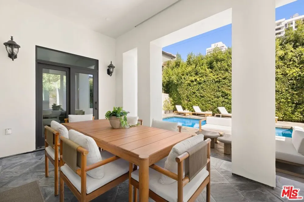 10669 Wellworth Avenue Los Angeles, CA 90024