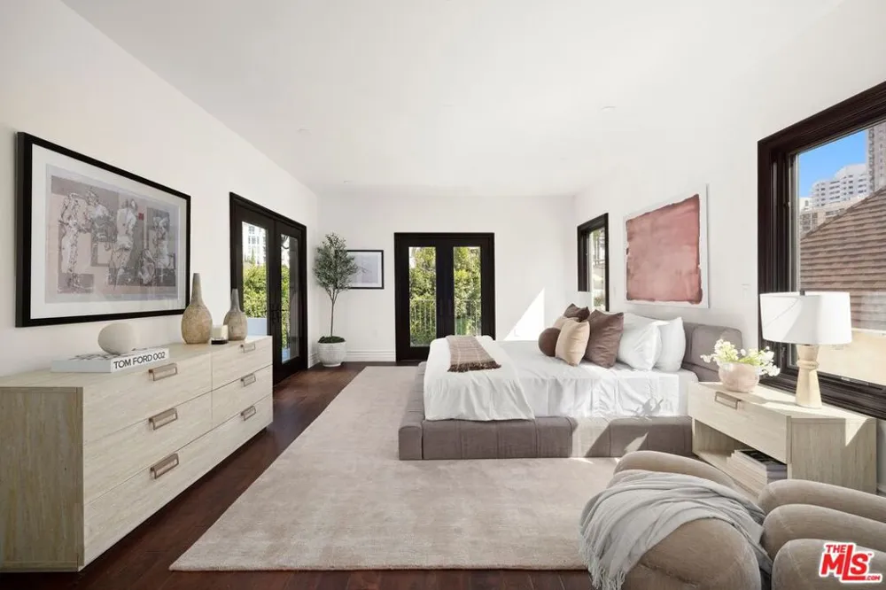 10669 Wellworth Avenue Los Angeles, CA 90024
