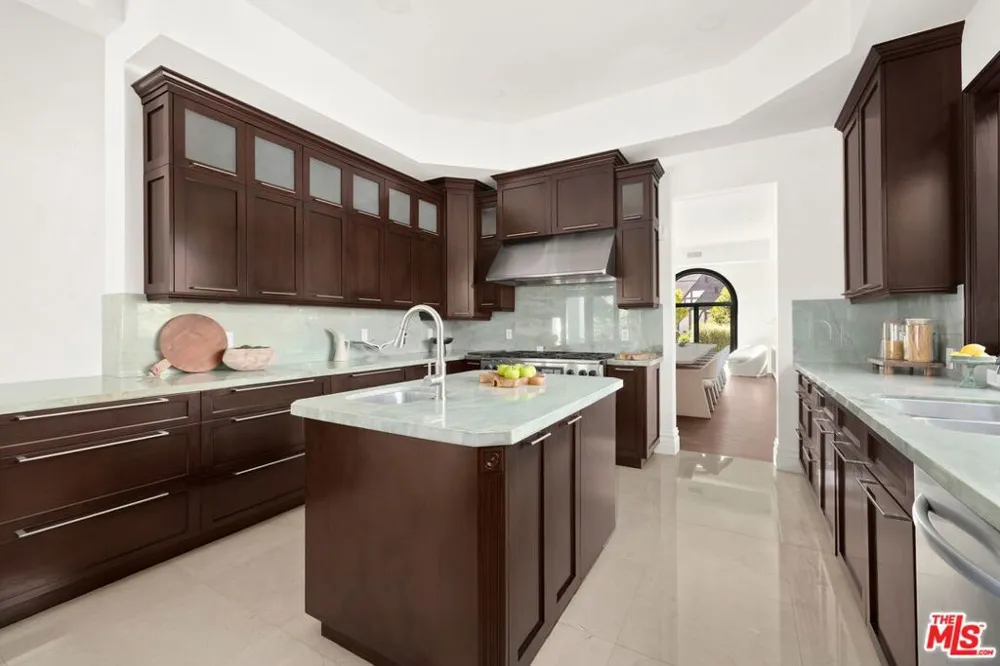 10669 Wellworth Avenue Los Angeles, CA 90024