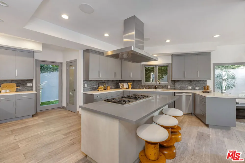 11955 Pinnacle Place Beverly Hills, CA 90210