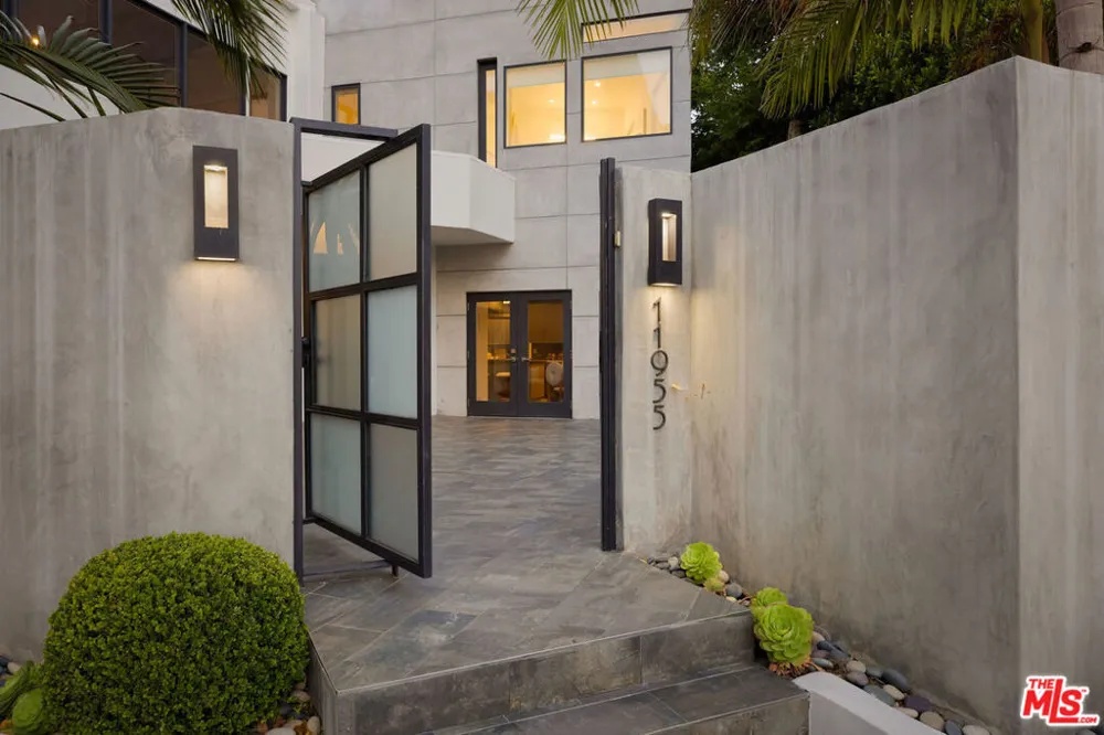 11955 Pinnacle Place Beverly Hills, CA 90210