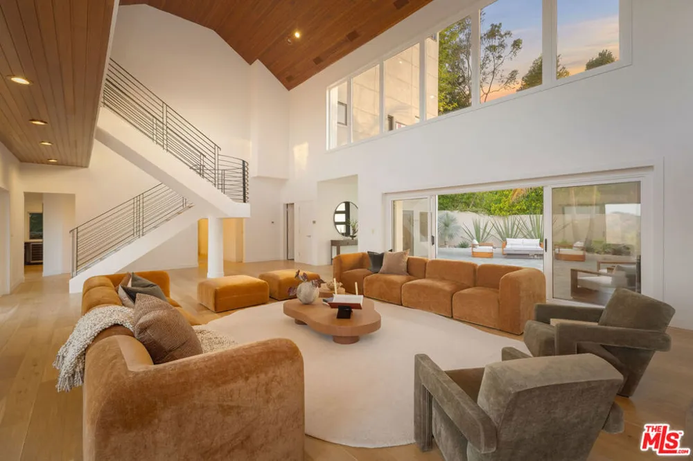 11955 Pinnacle Place Beverly Hills, CA 90210