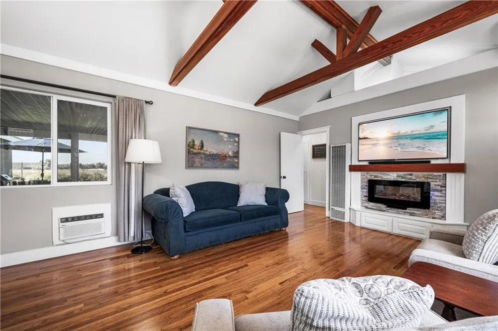 4582 Howard Avenue Los Alamitos, CA 90720