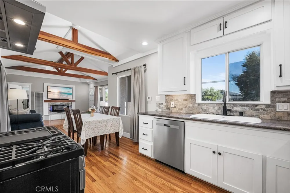 4582 Howard Avenue Los Alamitos, CA 90720