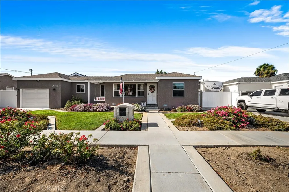 4582 Howard Avenue Los Alamitos, CA 90720