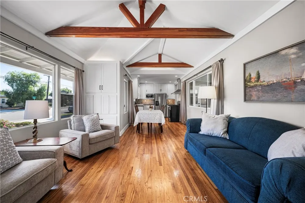 4582 Howard Avenue Los Alamitos, CA 90720