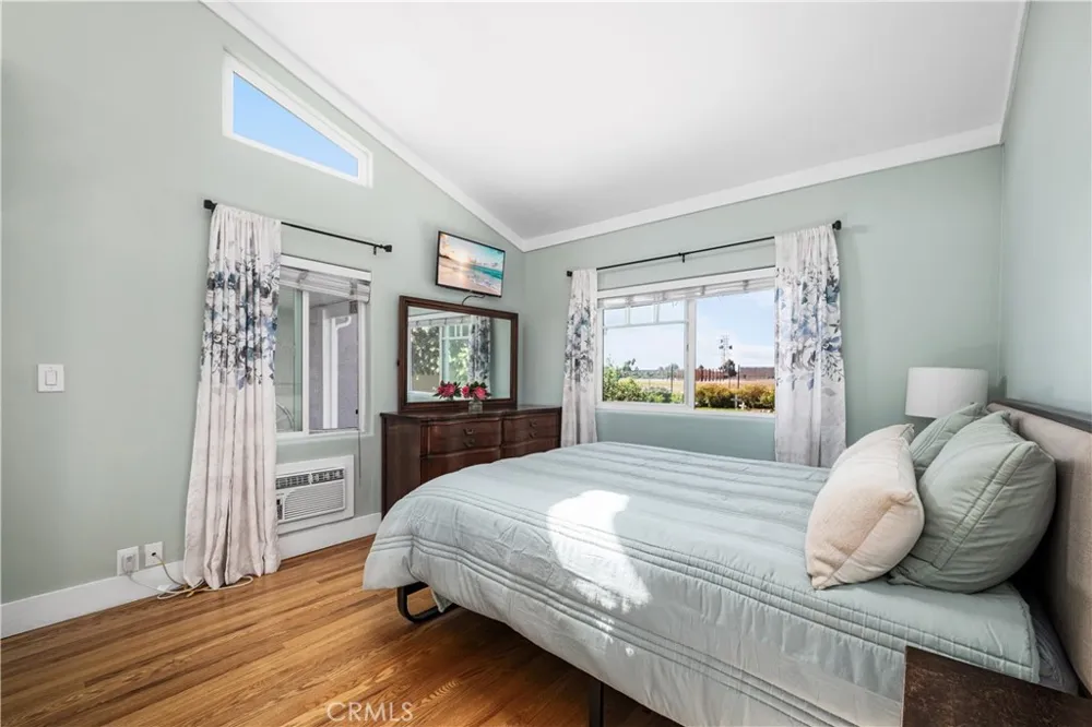 4582 Howard Avenue Los Alamitos, CA 90720