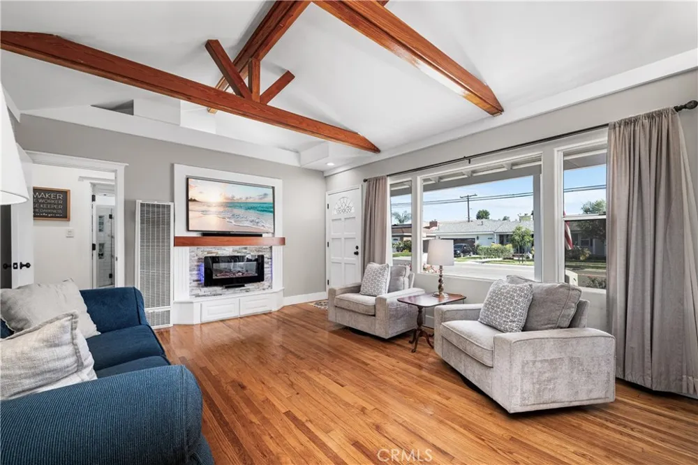 4582 Howard Avenue Los Alamitos, CA 90720