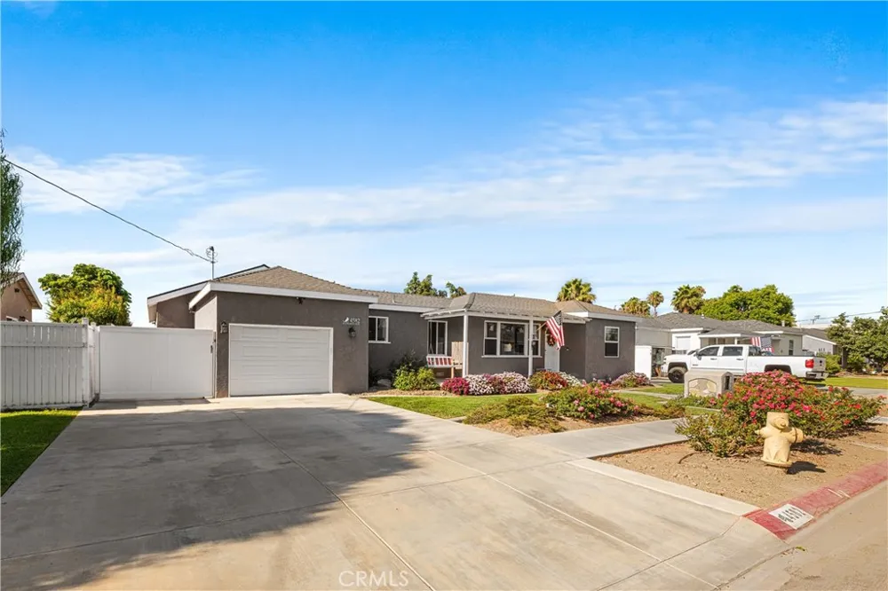 4582 Howard Avenue Los Alamitos, CA 90720