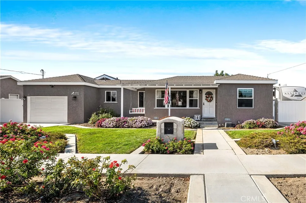 4582 Howard Avenue Los Alamitos, CA 90720