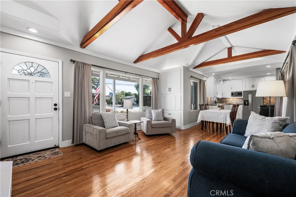 4582 Howard Avenue Los Alamitos, CA 90720