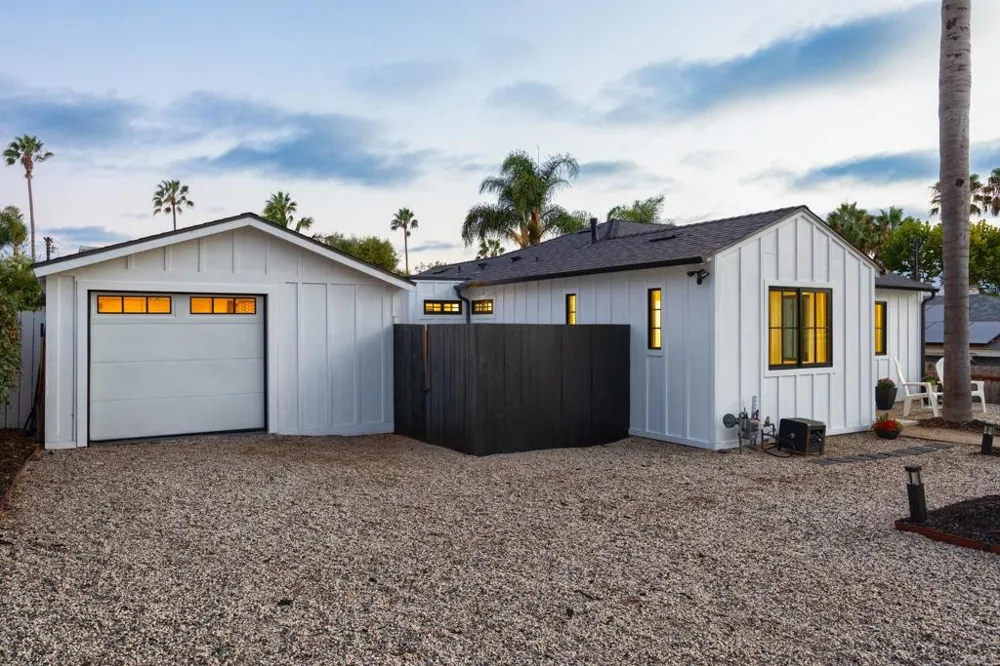 1319 Knowles Avenue Carlsbad, CA 92008