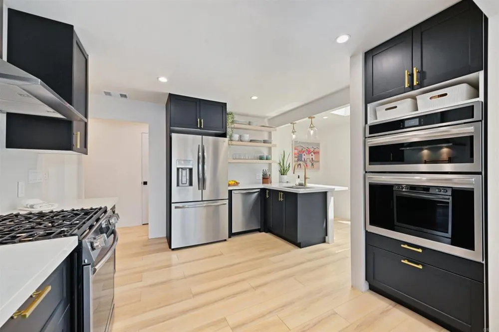 1319 Knowles Avenue Carlsbad, CA 92008