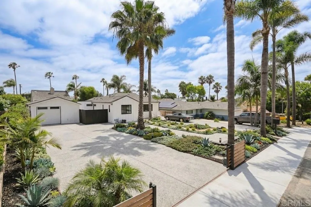 1319 Knowles Avenue Carlsbad, CA 92008