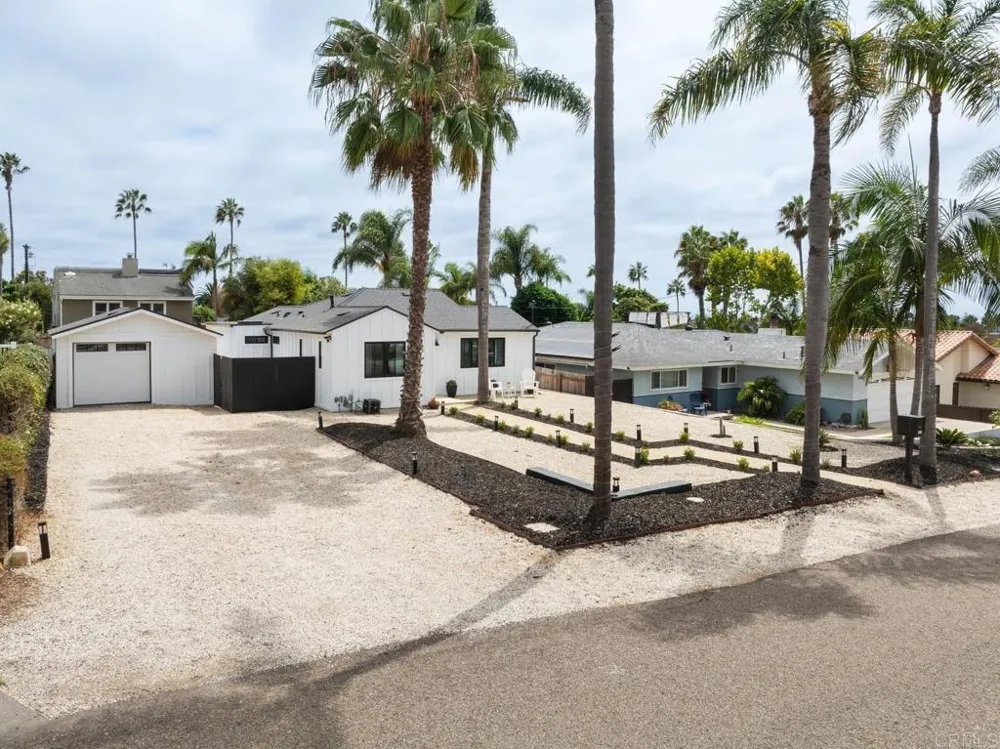 1319 Knowles Avenue Carlsbad, CA 92008