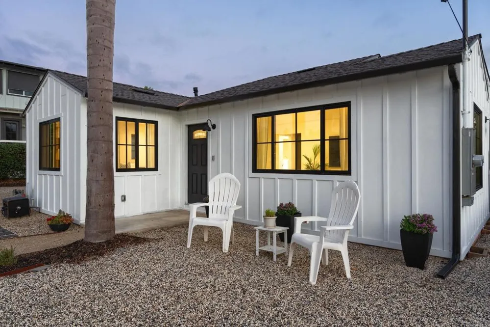 1319 Knowles Avenue Carlsbad, CA 92008