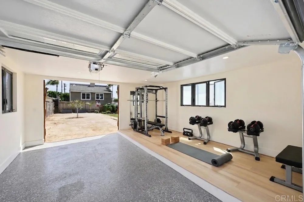 1319 Knowles Avenue Carlsbad, CA 92008
