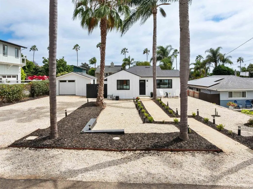 1319 Knowles Avenue Carlsbad, CA 92008
