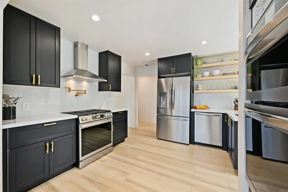 1319 Knowles Avenue Carlsbad, CA 92008