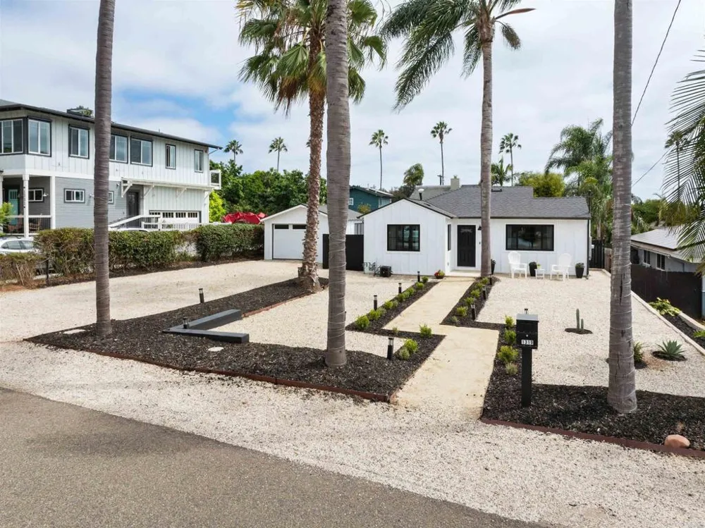 1319 Knowles Avenue Carlsbad, CA 92008