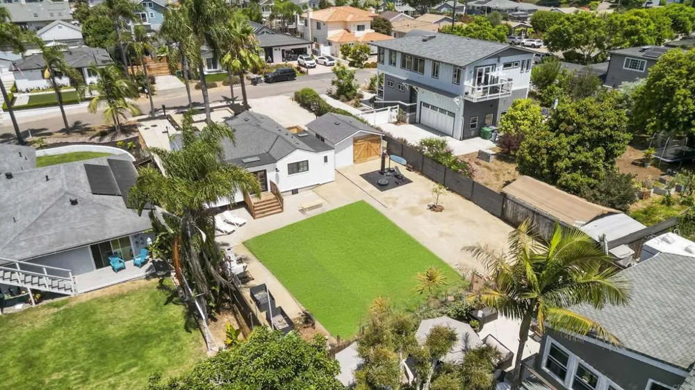 1319 Knowles Avenue Carlsbad, CA 92008