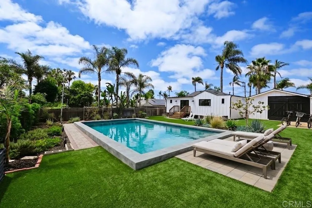 1319 Knowles Avenue Carlsbad, CA 92008
