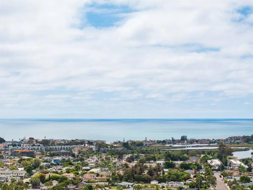 1319 Knowles Avenue Carlsbad, CA 92008
