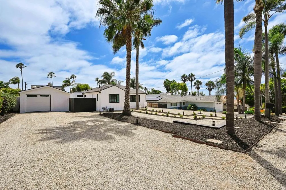 1319 Knowles Avenue Carlsbad, CA 92008