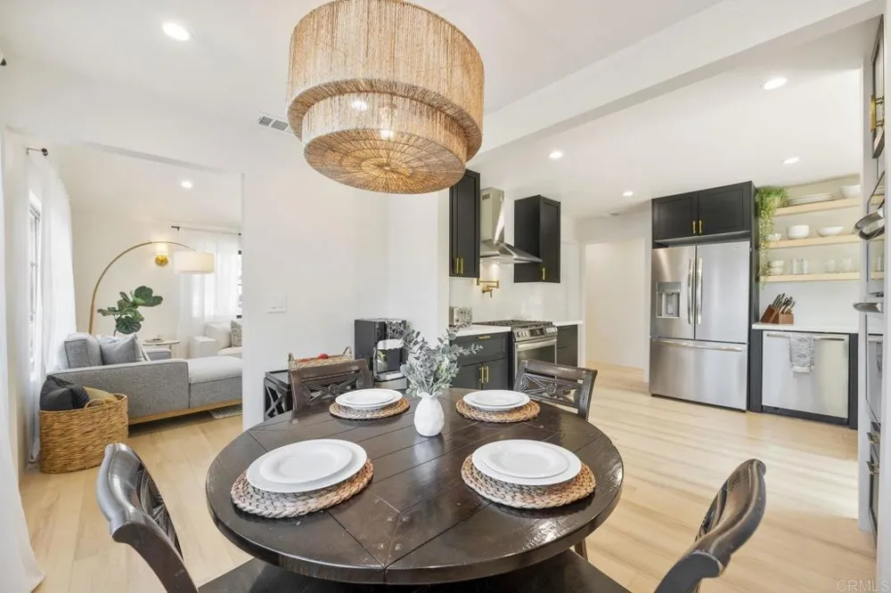 1319 Knowles Avenue Carlsbad, CA 92008