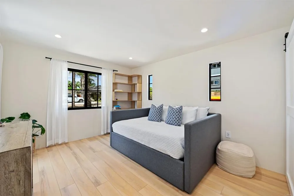 1319 Knowles Avenue Carlsbad, CA 92008