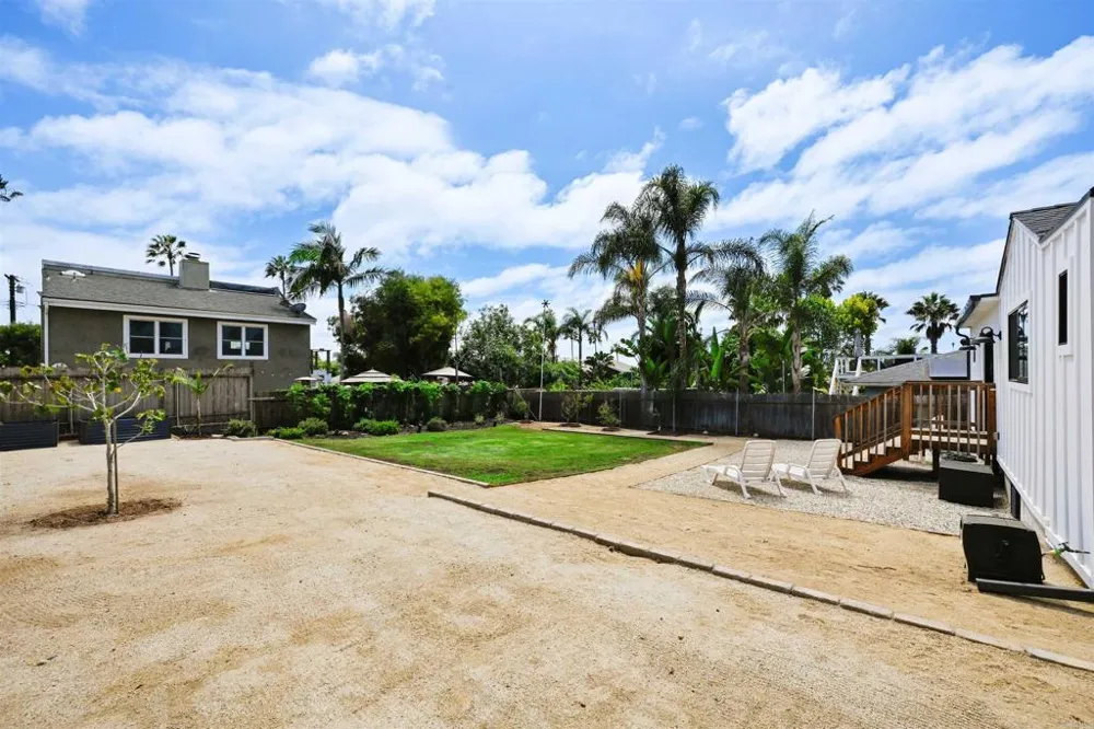 1319 Knowles Avenue Carlsbad, CA 92008