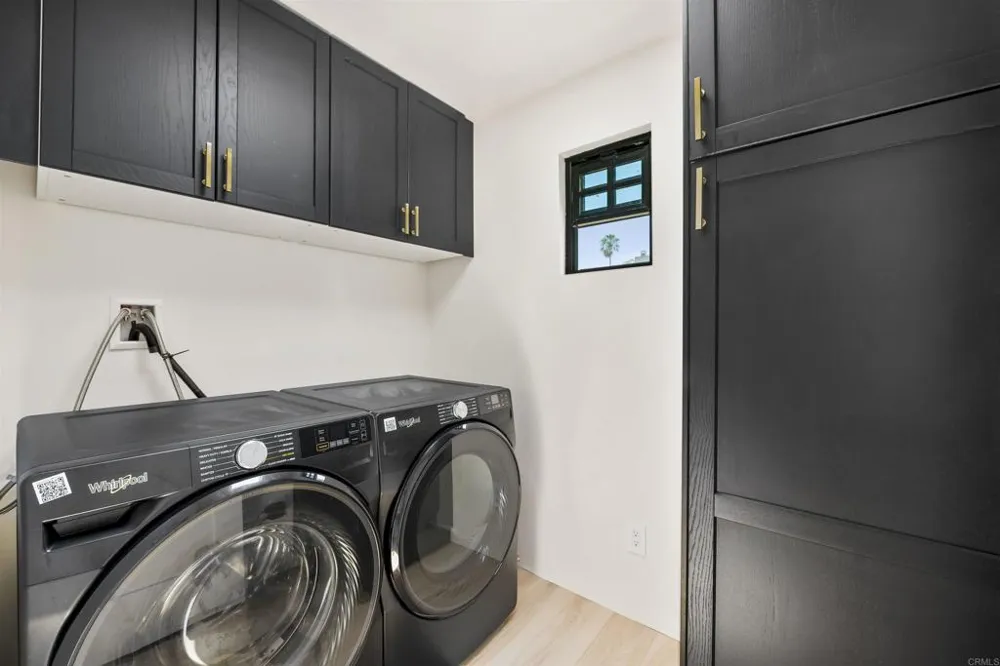 1319 Knowles Avenue Carlsbad, CA 92008