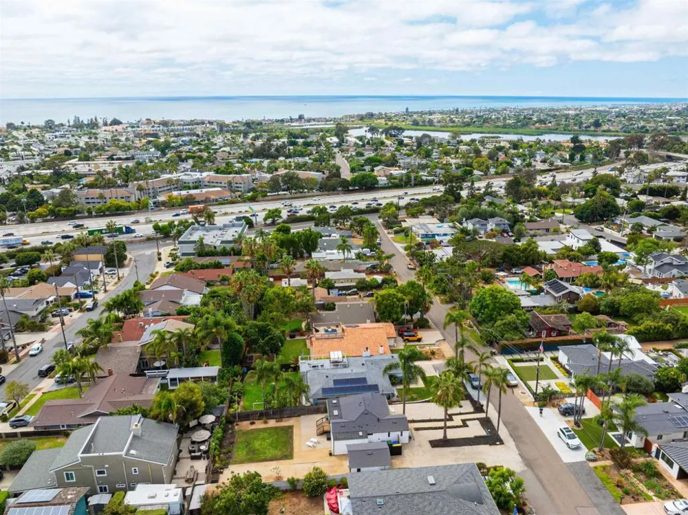 1319 Knowles Avenue Carlsbad, CA 92008