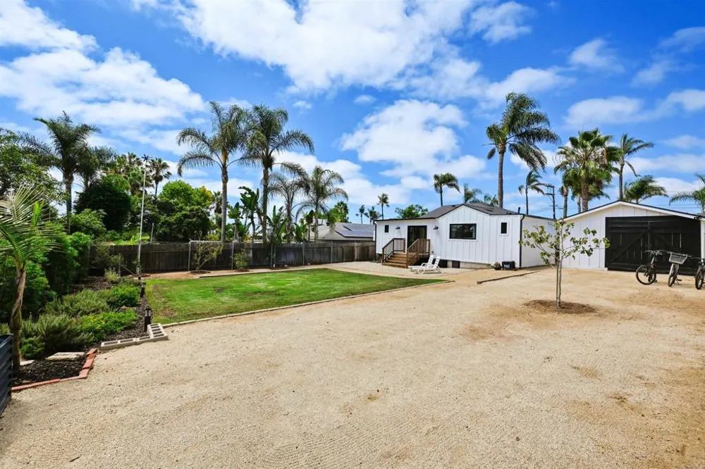 1319 Knowles Avenue Carlsbad, CA 92008