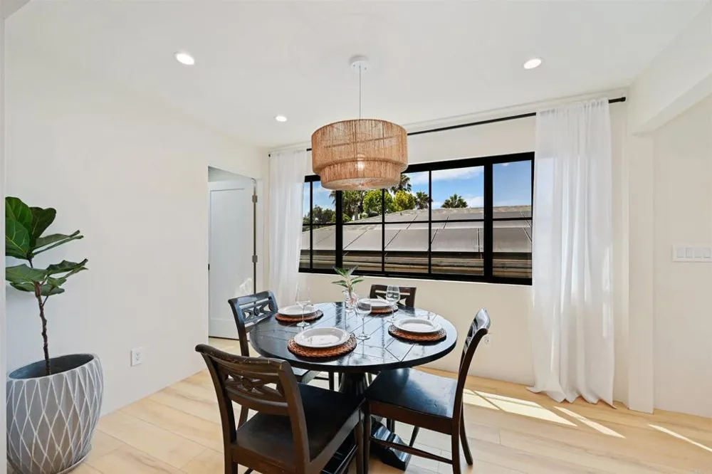 1319 Knowles Avenue Carlsbad, CA 92008