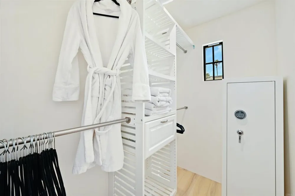 1319 Knowles Avenue Carlsbad, CA 92008