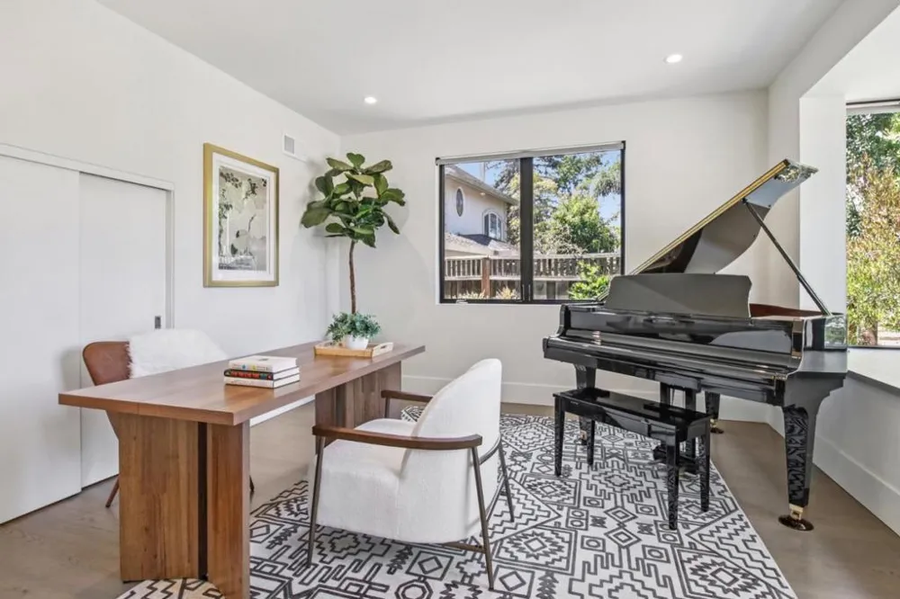 2280 Saint Francis Drive Palo Alto, CA 94303